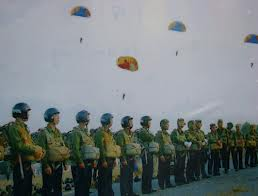 ປະທານປະເທດຫວຽດນາມເຮັດວຽກກັບເຫຼົ່າທັບປ້ອງກັນອາກາດ